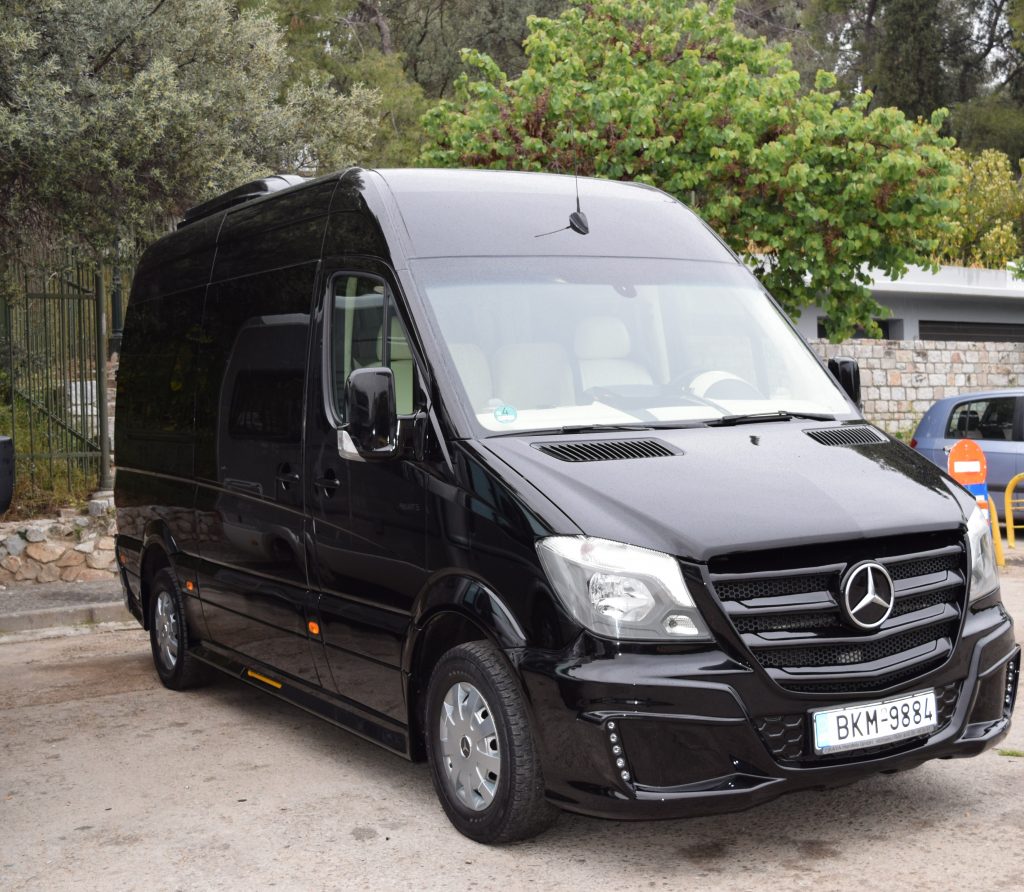 Mercedes minibus